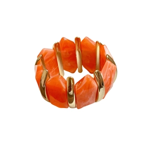 Elastisches Armband aus unregelmäßigen orangefarbenen Acrylperlen mit Gold