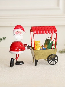 Détail du chariot de Noël en fer avec Père Noël, ours et guirlandes lumineuses LED
