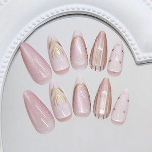 Faux ongles œil de chat rose avec motifs floraux dorés et forme stiletto pour femme