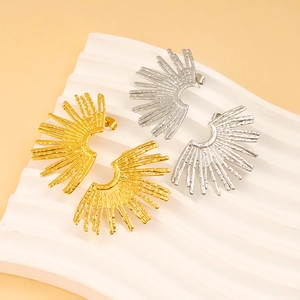 French vintage style symmetric fan-shaped earrings in gold and silver stainless steel