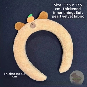 Detail view of plush Capybara headband with dimensions 17.5x17.5cm and thick pearl fleece