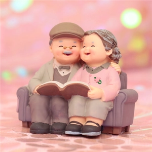 Elderly Couple Figurines Loving Grandparents Statues Resin Miniature Ornaments For Home Decor Anniversary Wedding Gift