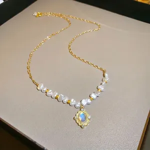 Collier En Alliage De Künstliche Perles Baroques D'imitation Pendentif Pierre De Lune Effet Style Rétro Élégant Bijoux En Strass Femmes