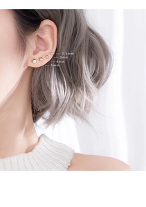 Detail view of 925 silver stud earrings showing four sizes from 2.5mm to 5mm on a model