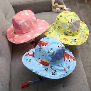 Cappelli estivi traspiranti per bambini con tesa larga e fischietti in varie stampe