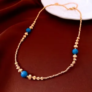 Collier perlé plaqué or 18 carats avec perles spirales et accents turquoise bleus