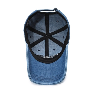 Casquette de baseball en denim bleu délavé ajustable avec broderie et détails de structure