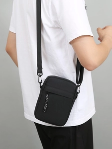 Men's black Oxford fabric messenger bag with adjustable shoulder strap and zip pockets