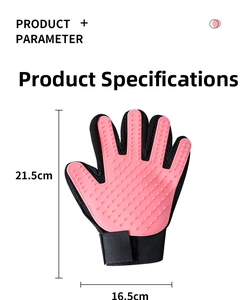 Detailed size parameters of pink silicone pet grooming glove measuring 21.5cm by 16.5cm