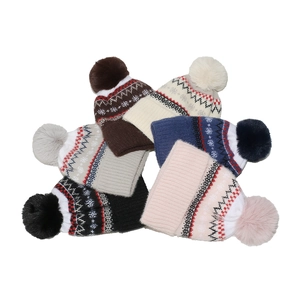 Winter-Strickmützen mit nordischem Geometriemuster und flauschigem Bommel-Dekor