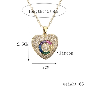 Close-up of gold heart pendant with size dimensions 2.5x2cm and 45+5cm chain length