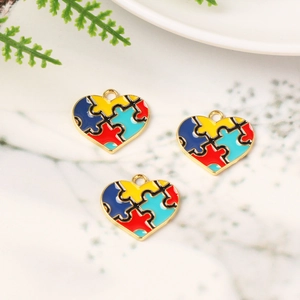 Goldene herzförmige Puzzle-Anhänger für DIY-Schmuckherstellung von Ketten und Armbändern