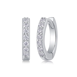 Elegante S925 Sterlingsilber Creolen mit funkelnden Moissanit Steinen für modische Damen