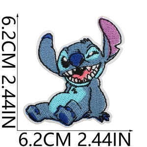 Detalle de las dimensiones del parche bordado Stitch de 6,2 cm para decorar ropa