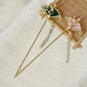 Forcine per capelli tradizionali a ventaglio con nappe e perle rosa e verdi