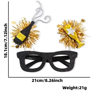 Lunettes de fête Nouvel An 2026 au design noir et or avec bouteille de champagne et paillettes