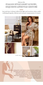 Seidiger champagnerfarbener Bademantel mit goldenem Blumendruck im italienischen Stil