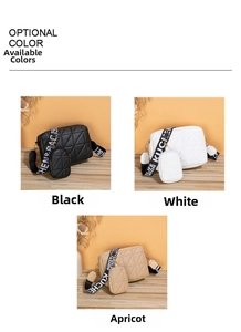 Comparaison de trois sacs à bandoulière matelassés avec petits porte-monnaie assortis