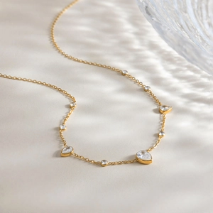 Collier en acier inoxydable plaqué or 18K avec zircons ronds et en forme de goutte