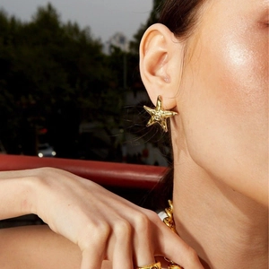 Golden starfish earring and chunky chain necklace set in 18K gold plated brass finish