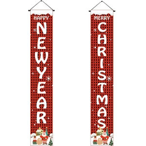 Dettaglio di striscioni natalizi a quadri rossi e neri con auguri per le feste