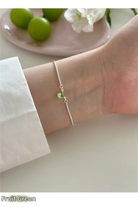 Bracciale a catena serpente in argento 925 con gemma a cuore color verde fruttato