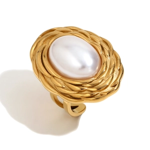 Vintage 18K gold plated stainless steel ring with oval pearl and wheat pattern design