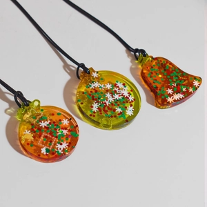 Détails de pendentifs de Noël en résine avec paillettes festives et flocons de neige