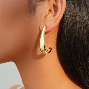 Boucles d'oreilles géométriques dorées minimalistes avec finition polie et courbe en U