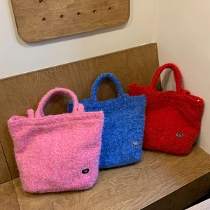 Borsa Tote In Peluche Morbida Ecopelliccia Grande Capacità Con Decorazione A Cuore In Metallo Per Donna Autunno Inverno