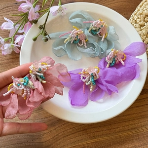Pendientes Colgantes de Flor de Gasa para Mujer Elegantes Cuentas de Vidrio Hechos a Mano Poste de Plata Accesorios de Tela