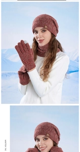 Détail du bonnet en tricot d'hiver et des gants tactiles en rouge et blanc chiné