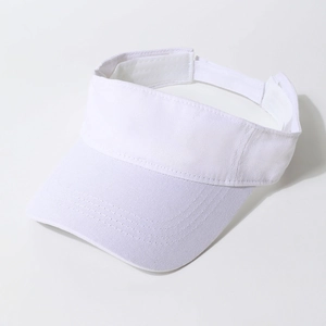 Vue détaillée d'une visière pare-soleil en coton blanc pour la protection solaire d'été.