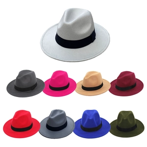 Chapeaux Fedora classiques en neuf coloris avec ruban noir sur fond blanc neutre