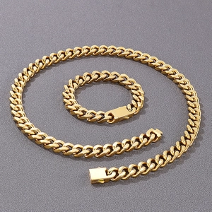 Ensemble collier et bracelet maille gourmette dorée avec fermoirs mousqueton robustes