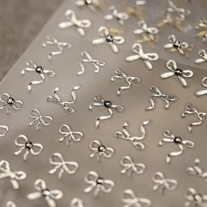 Stickers à ongles 3D papillon en relief avec des motifs de nœuds dorés et argentés