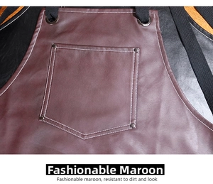 Dettaglio del grembiule in pelle PU bordeaux con tasche rinforzate e rivetti metallici