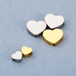 Perle a forma di cuore in acciaio inossidabile lucido oro e argento per gioielli