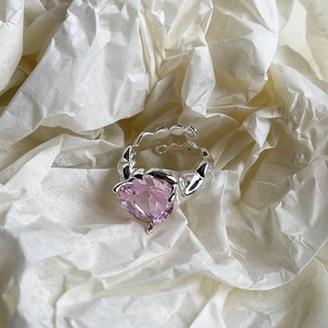 Elegant S925 sterling silver ring featuring a large heart-shaped pink zirconia gemstone