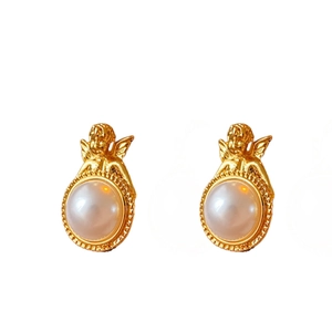 Orecchini vintage a angelo dorati per donna con grandi perle rotonde e texture fini