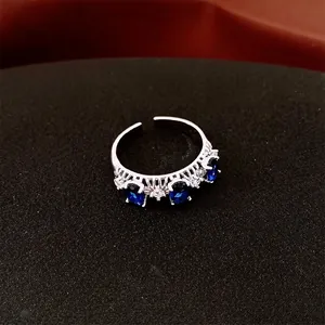 Bague ouverte en argent de style français avec zircon bleu ovale et micro-pavé