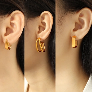 Minimalist gold multi-layer C-shaped hoop earrings with elegant linear geometric design