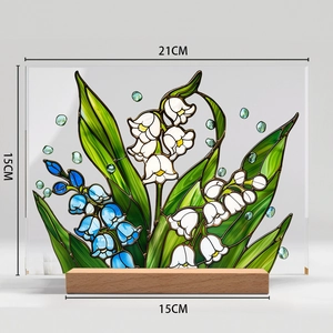 Detail view of floral acrylic desk plaque with dimensions 21x15cm and wooden base