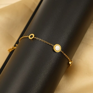 Bracelet À Breloques Rondes Chiffres Romains Acier Inoxydable Plaqué Or 18K Coquillage Naturel Acrylique Bijoux Pour Femmes