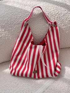 Sac fourre-tout en toile à rayures rouges verticales avec dentelle et étiquette rétro