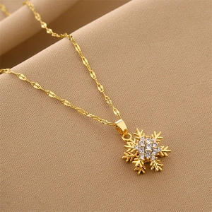 Collier flocon de neige rotatif en acier titane doré avec pendentif en zircon brillant