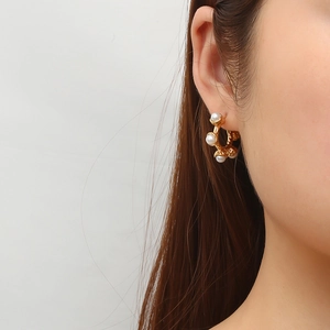 Elegant 18K gold plated C-shaped earrings with five white pearls for women fashion
