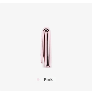 Dettaglio laterale del portafoglio rosa in pelle con piega sottile e cuciture