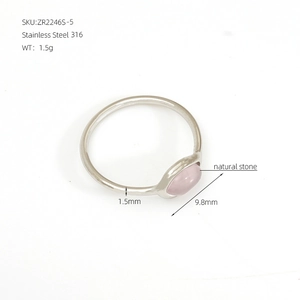 Bague vintage en acier inoxydable 316 avec un cabochon en quartz rose naturel