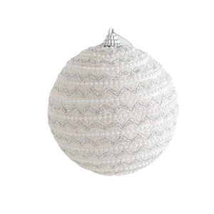 Weiße und cremefarbene Weihnachtskugel mit silbernem Glitzer und dekorativen Kunstperlen